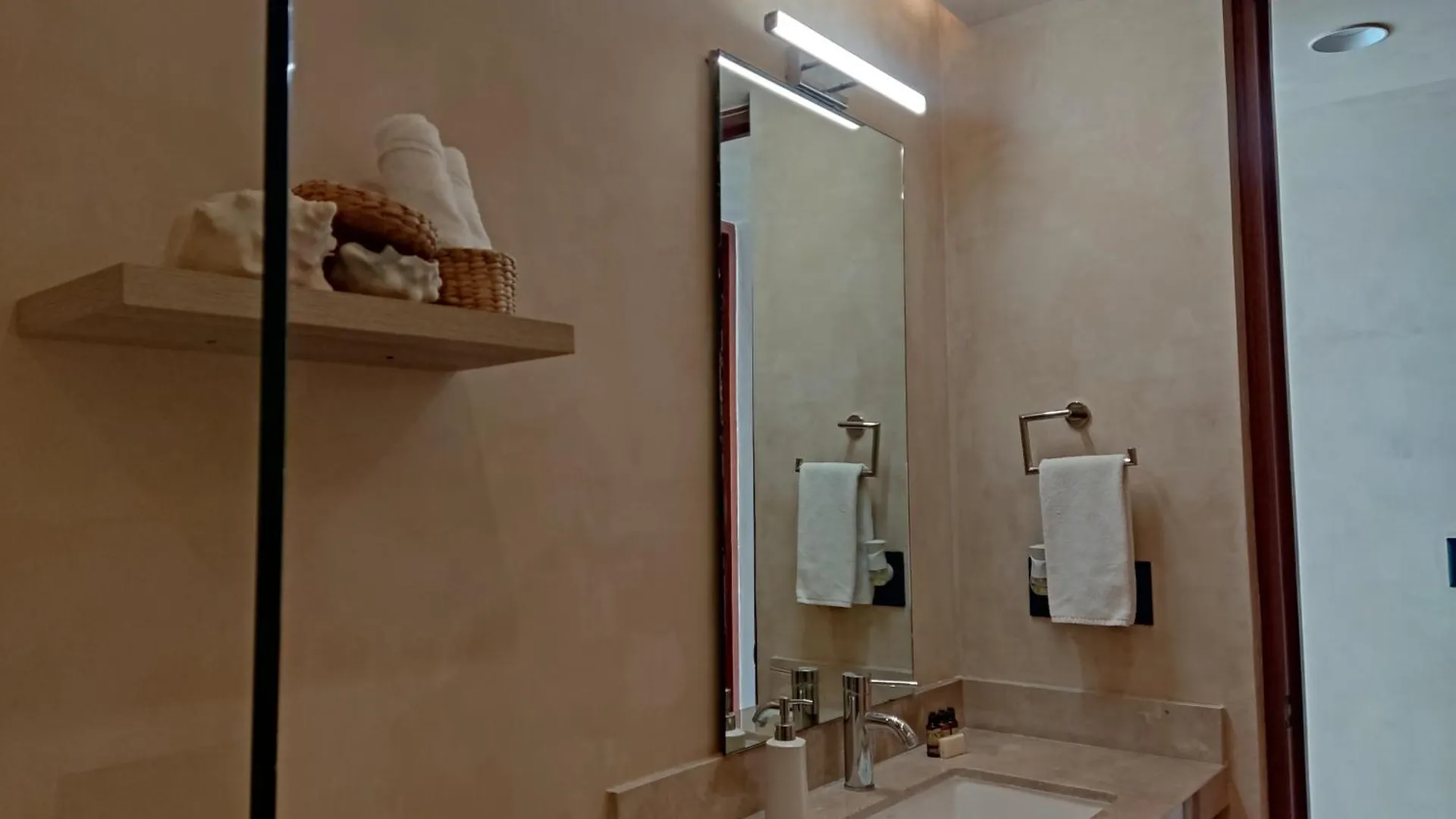 New Modern Apartment 1Bdr - Beach Access Tulum
